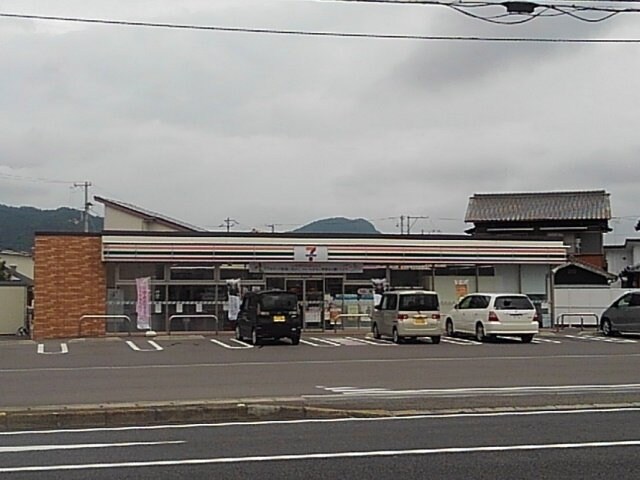 物件外観写真4　(セブンイレブン三豊市役所前店まで550m)
