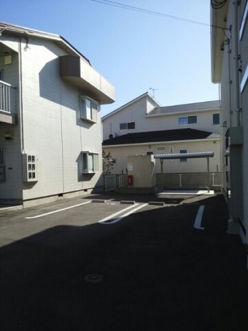 物件外観写真2　(カースペースがあります)