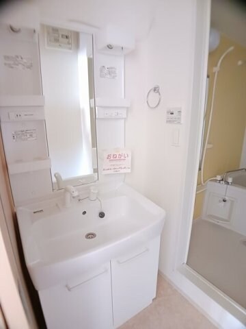 物件内観写真12　(忙しい朝には欠かせない洗面所です)