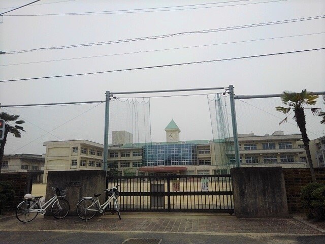 物件外観写真4　(三豊市立詫間小学校まで950m)