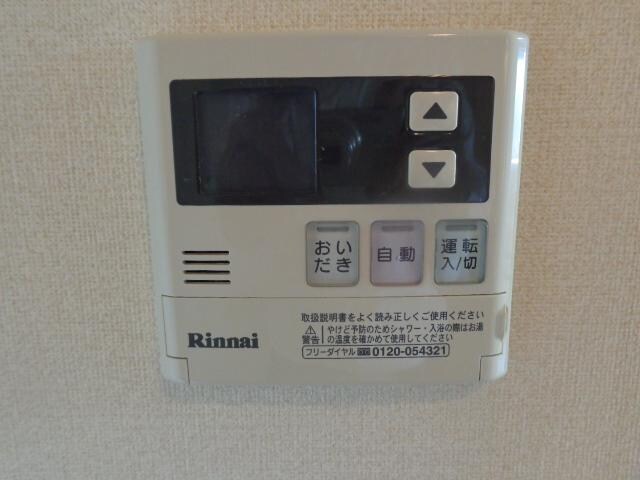 物件内観写真21　(給湯器リモコン)