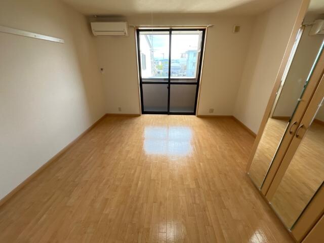 物件内観写真9　(洋室)