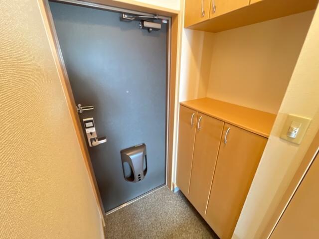 物件内観写真16　(玄関)