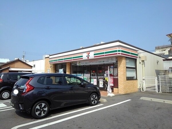 周辺環境(セブンイレブン丸亀霞町店まで700m)