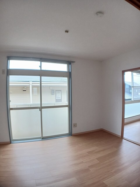 物件内観写真2　(マルナカ屋島店さんまで1500m)