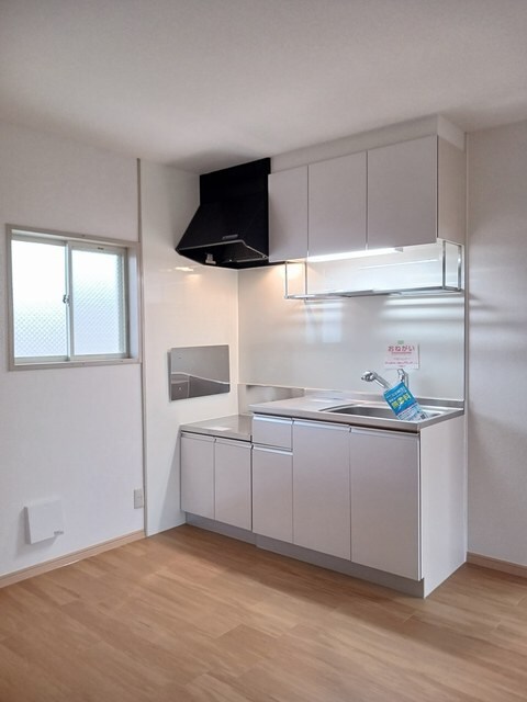 物件内観写真3　(ファミリーマート高松町店さんまで850m)