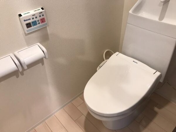 トイレ(シャワー付トイレ)