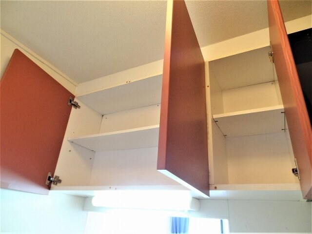 物件内観写真18　(キッチン上収納)