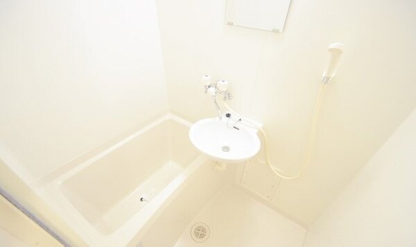 浴室(備品や設備仕様は号室等により異なります現地をご確認下さい。)