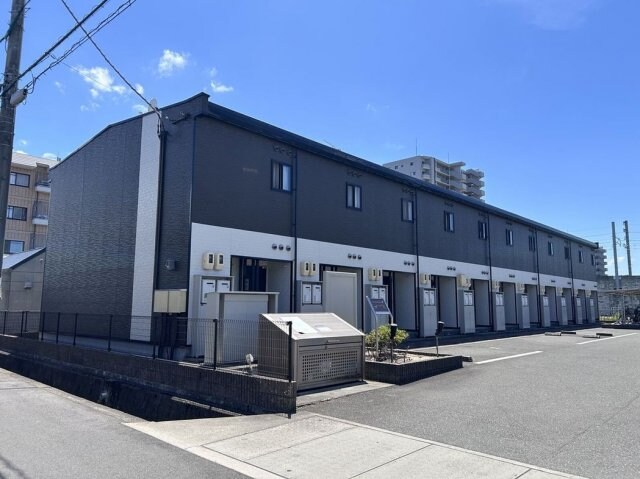 物件外観写真1　(2022年8月に外壁塗装いたしました。)