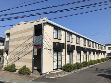 レオパレスステラ三條外観写真