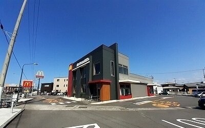 物件外観写真4　(マクドナルドさんまで1200m)