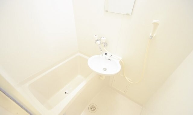 物件内観写真5　(備品や設備仕様は号室等により異なります現地をご確認下さい。)