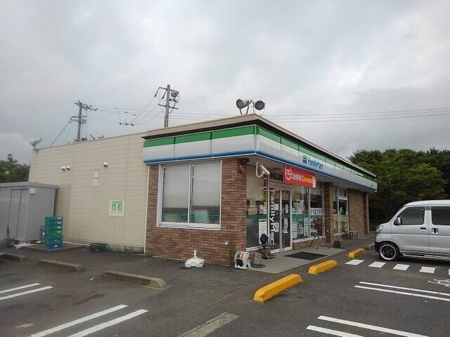 物件外観写真3　(ファミリーマート豊中町店まで800m)