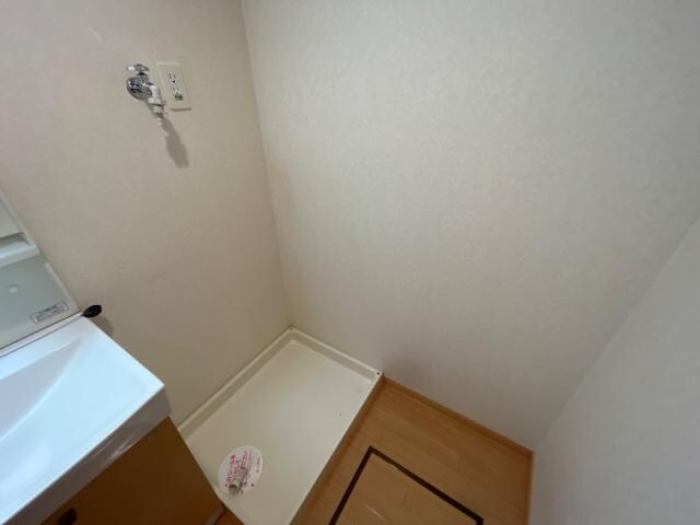 物件内観写真10　(洗濯機置場)