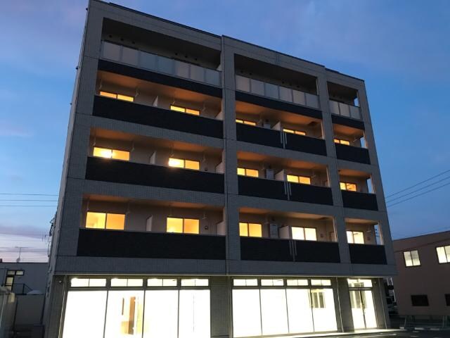 物件外観写真3　(外観写真（夜）)