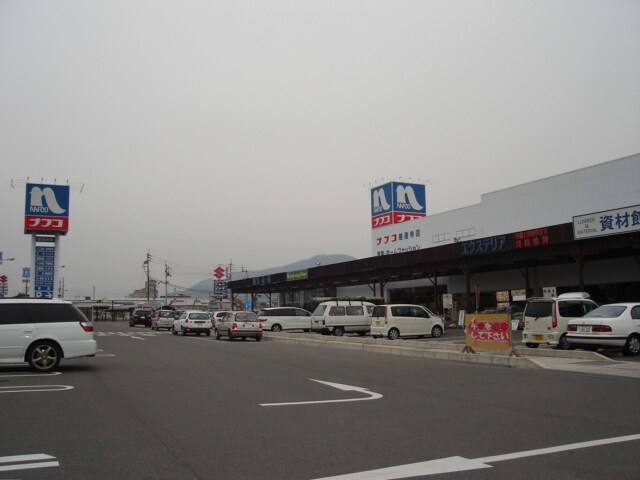 物件外観写真6　(ホームプラザナフコ善通寺店まで1,846ｍ)