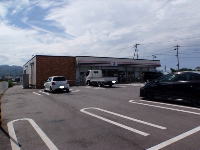 物件外観写真5　(セブンイレブン三豊詫間町店まで550m)