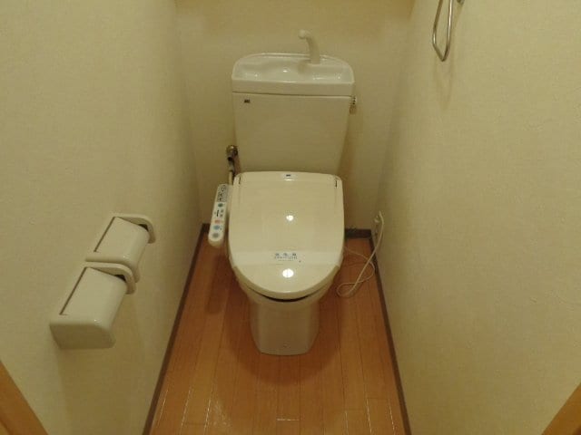 物件内観写真7　(シャワー付トイレ)