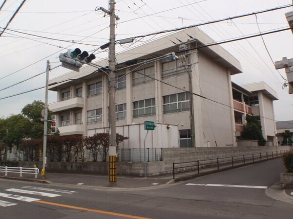 周辺環境(丸亀市立郡家小学校まで1300m)
