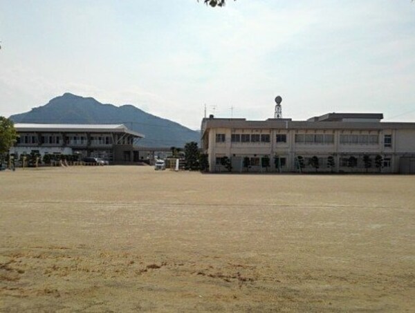 周辺環境(多度津町立四箇小学校まで1400m)