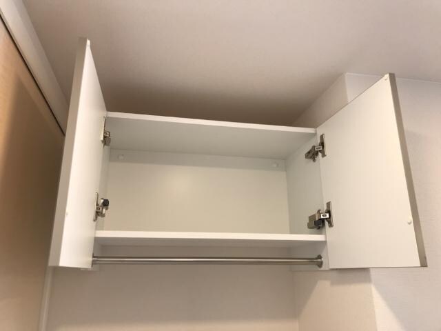 物件内観写真20　(洗濯機上部収納)