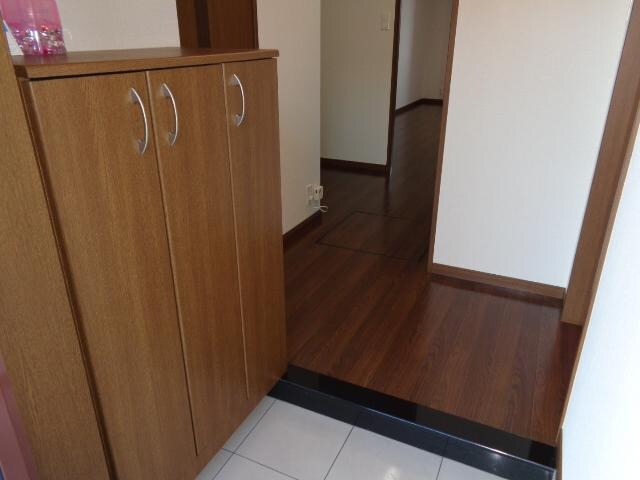 物件内観写真9　(玄関)
