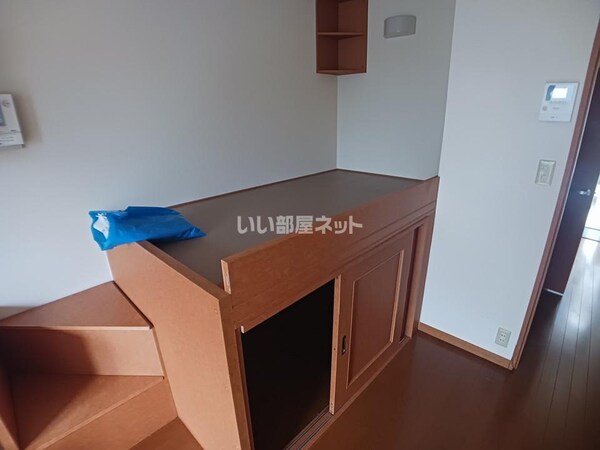 内装他