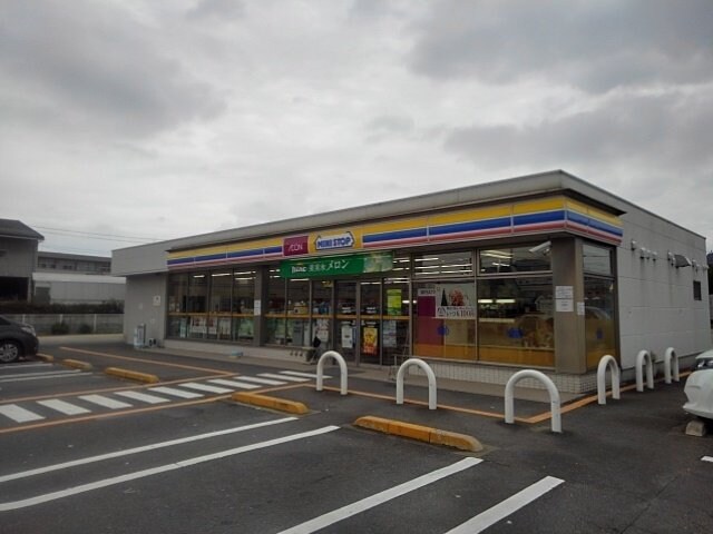 物件外観写真3　(ミニストップ三豊豊中町店まで600m)