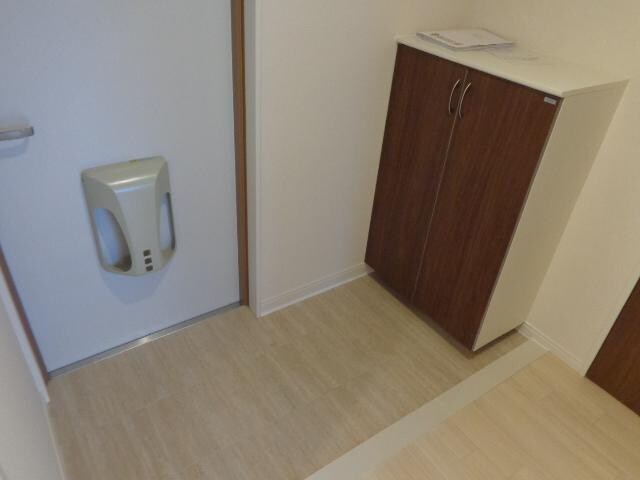 物件内観写真16　(玄関)