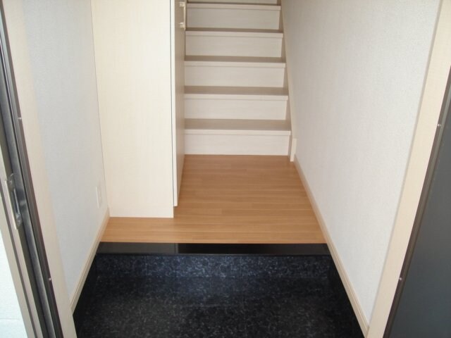 物件内観写真18　(玄関)