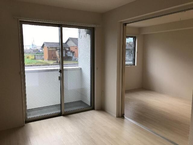 物件内観写真4　(リビング)