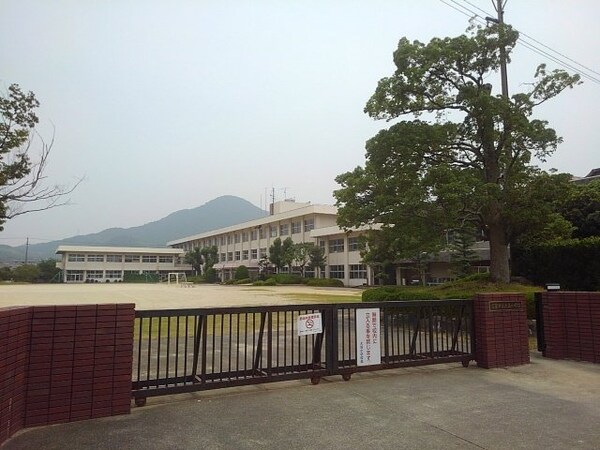 周辺環境(三豊市立大見小学校まで1400m)
