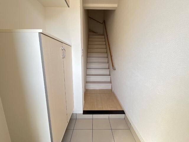 物件内観写真16　(玄関)