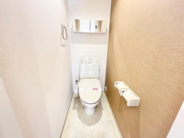 物件内観写真17　(シャワー付トイレ)