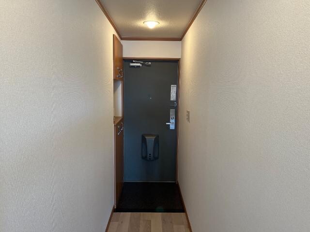 物件内観写真4　(玄関)