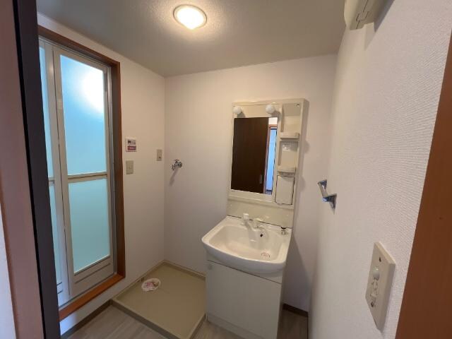 物件内観写真8　(洗面)