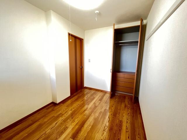 物件内観写真14　(洋室)