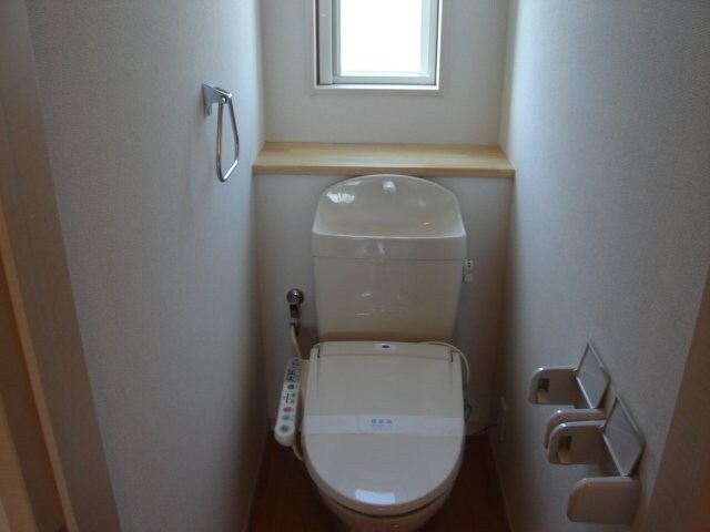 物件内観写真11　(シャワー付トイレ)