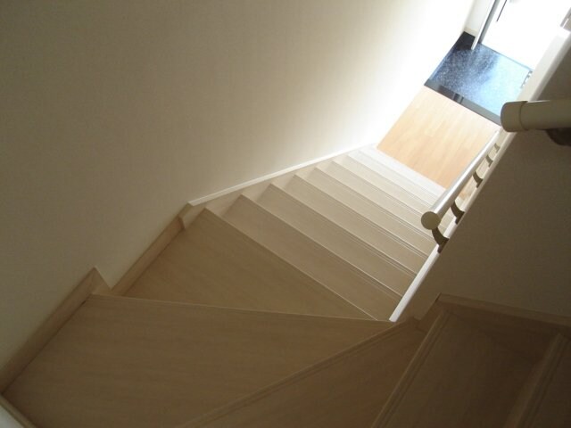 物件内観写真23　(階段)