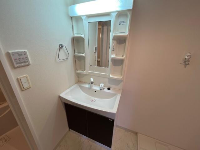 物件内観写真8　(洗髪洗面化粧台)