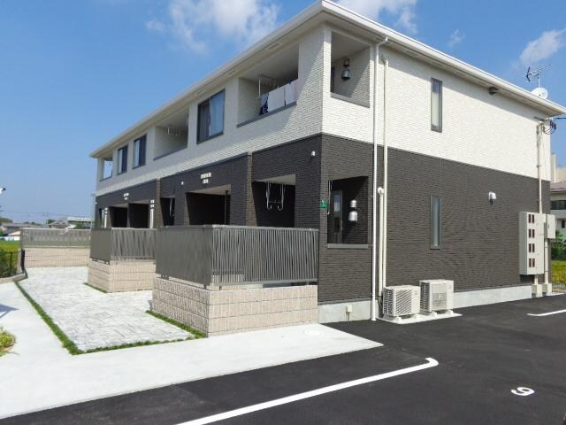 物件外観写真1　(外観写真（昼）)