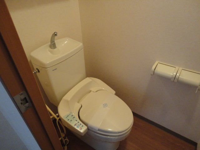 物件内観写真11　(シャワー付トイレ)