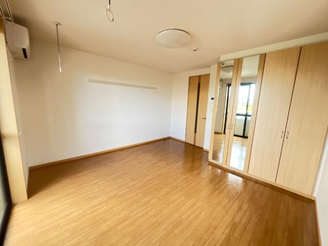 物件内観写真3　(洋室)