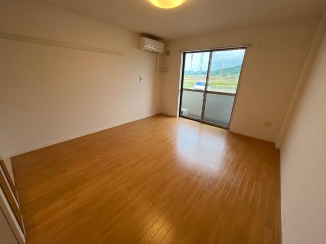 物件内観写真11　(洋室)