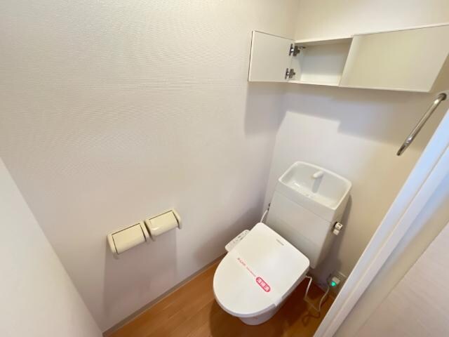 物件内観写真14　(シャワー付トイレ)