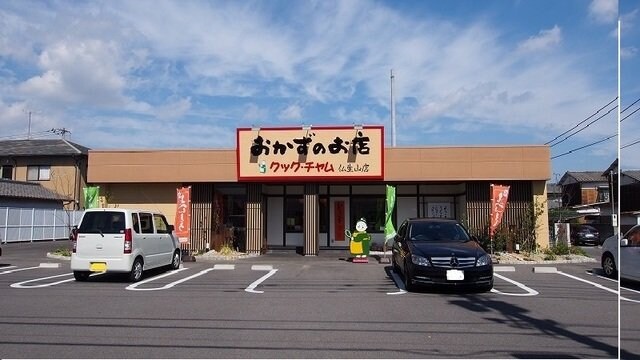 物件外観写真6　(クックチャム仏生山店さんまで360m)