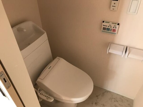 トイレ(シャワー付トイレ)