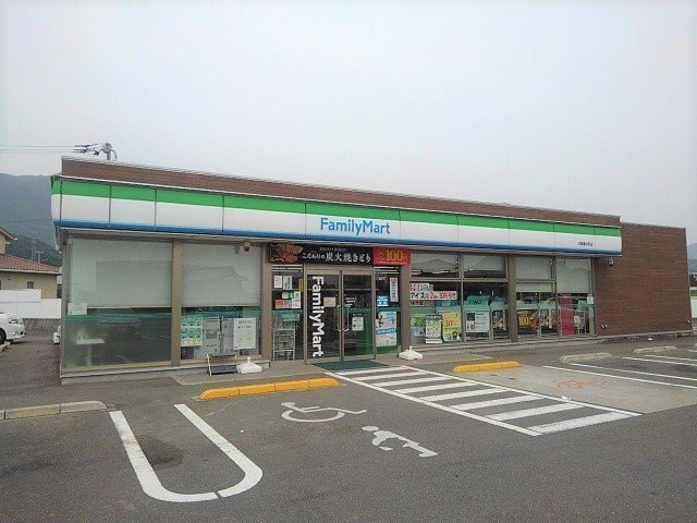 物件外観写真3　(ファミリーマート三豊豊中町店まで1000m)