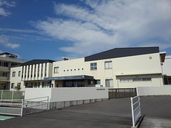 周辺環境(丸亀市立岡田小学校まで1100m)